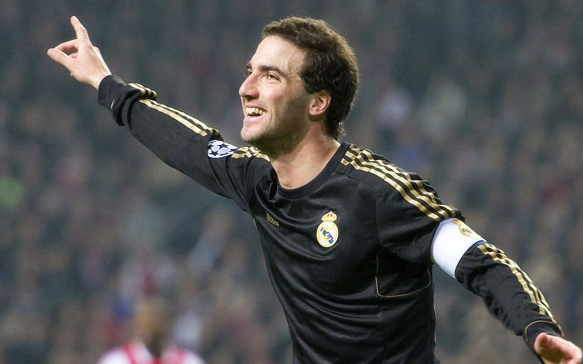 自动裁判系统推动公平竞赛，减少人为误判，裁判机器